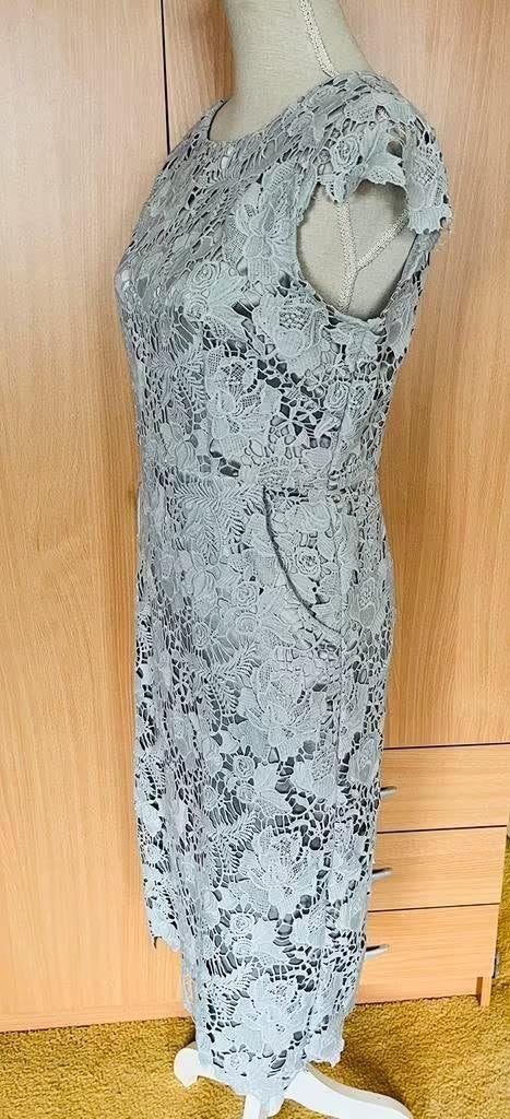 Yaly couture kanten jurk maat 38, Kleding | Dames, Jurken, Maat 38/40 (M), Ophalen of Verzenden, Zo goed als nieuw, Grijs