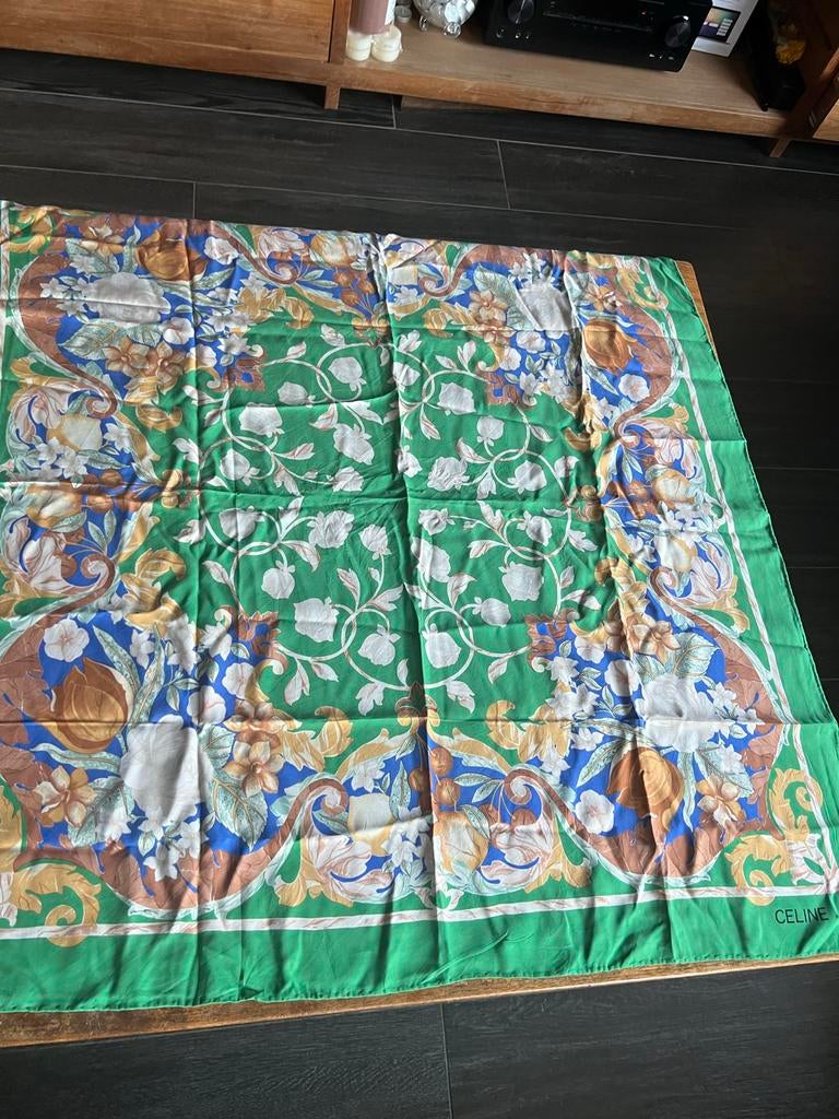 Celine sjaal met bloemenprint, Kleding | Dames, Mutsen, Sjaals en Handschoenen, Verzenden, Gedragen, Sjaal