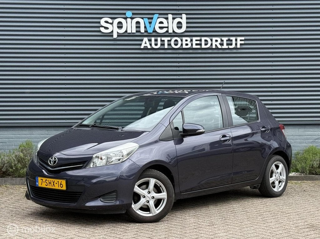 Toyota Yaris 1.3 VVT-i Aspiration - Aut - Navi - Trekhaak -, Auto's, Toyota, Euro 5, 4 cilinders, Start-stop-systeem, Blauw