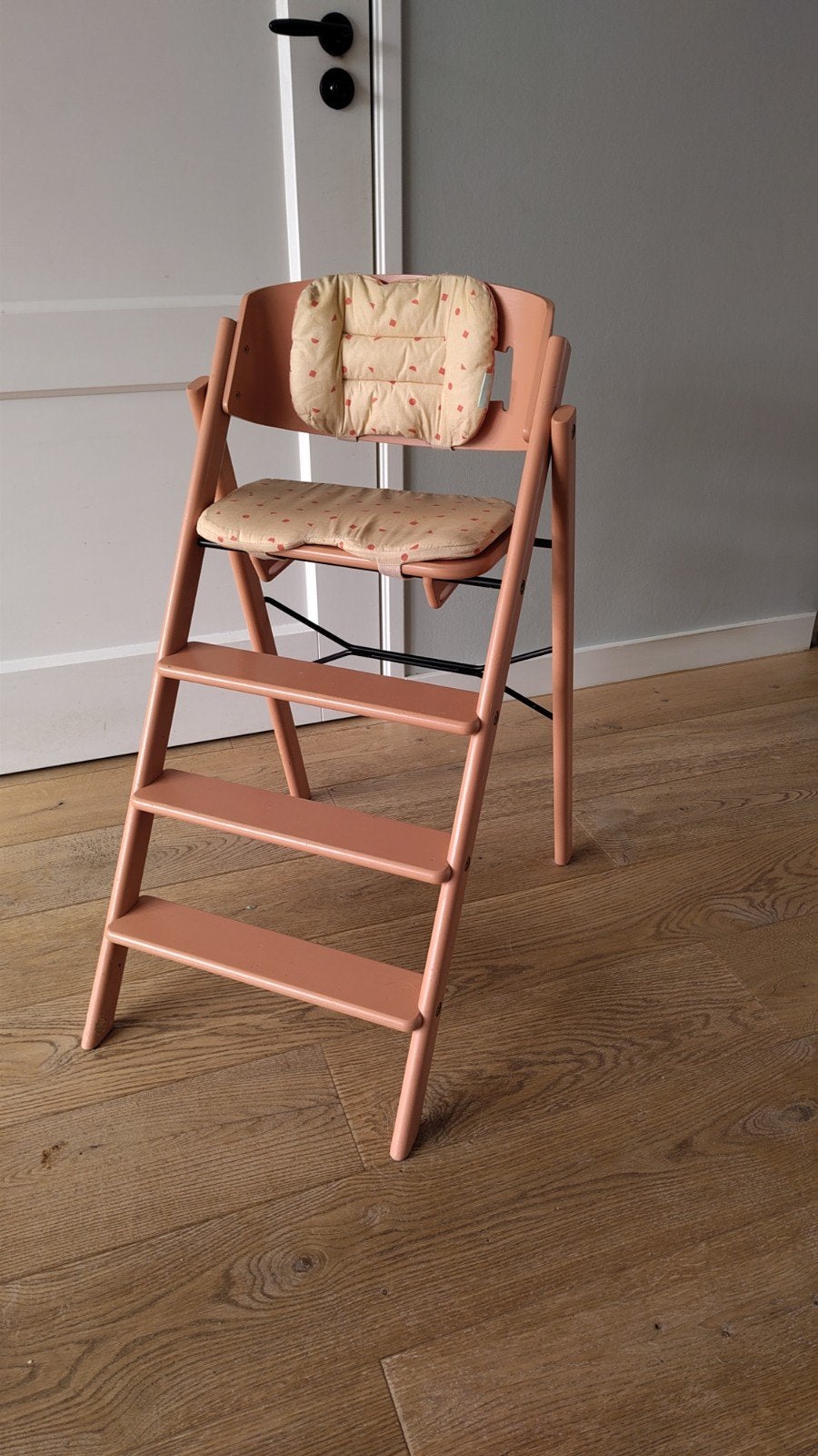 Kaos Klapp kinderstoel hout roze/koraal met babyzit, Kinderen en Baby's, Ophalen, Gebruikt, Meegroeistoel, Aanschuifbaar