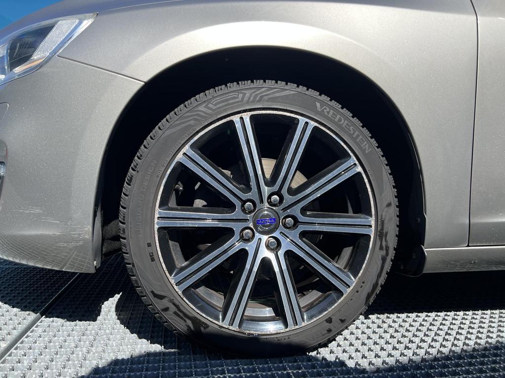 Volvo V60 1.6 T4 Summum Handgeschakeld, Cruise control, Prem, Voorwielaandrijving, 15 km/l, Gebruikt, Zwart