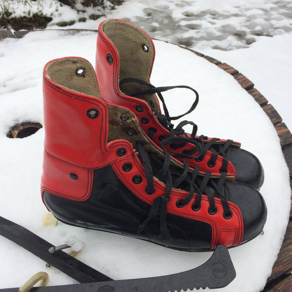 Jaren 80 ijshockey schaatsen rood zwart eighties 44 vintage, Sport en Fitness, IJshockey, Ophalen of Verzenden, Gebruikt, Schaatsen