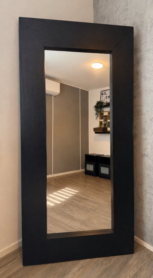 Grote zwarte spiegel met houten lijst, Huis en Inrichting, Woonaccessoires | Spiegels, Ophalen, 200 cm of meer, Zo goed als nieuw