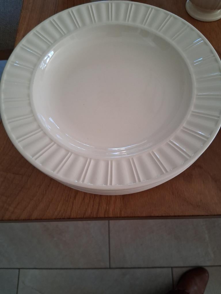 Queens garden compleet servies, creme, 38 delig, Huis en Inrichting, Keuken | Servies, Ophalen, Zo goed als nieuw, Aardewerk, Overige stijlen