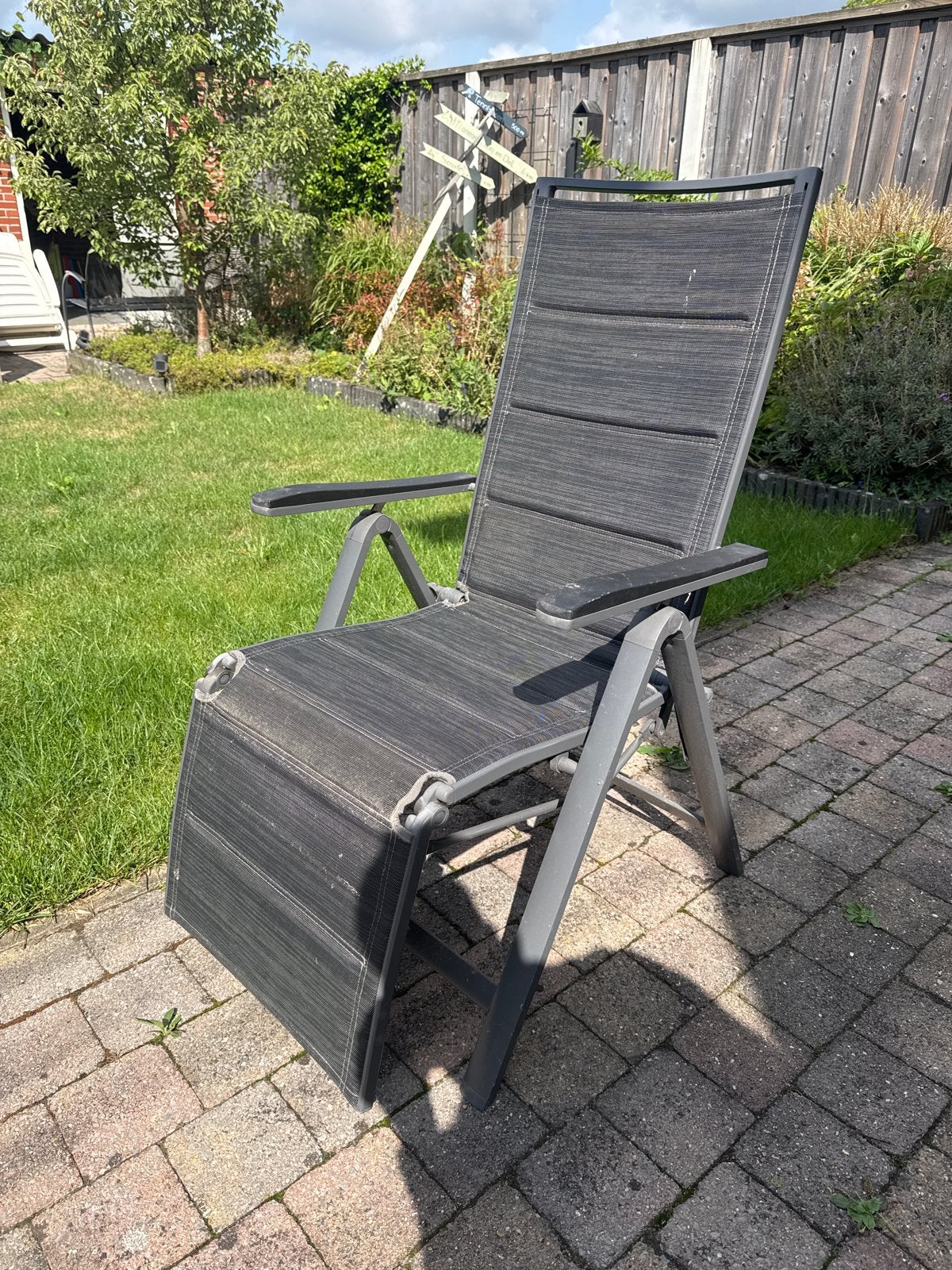 Inklapbare ligstoel - Ideaal voor tuin of balkon, Ophalen, Gebruikt, Textileen, Inklapbaar