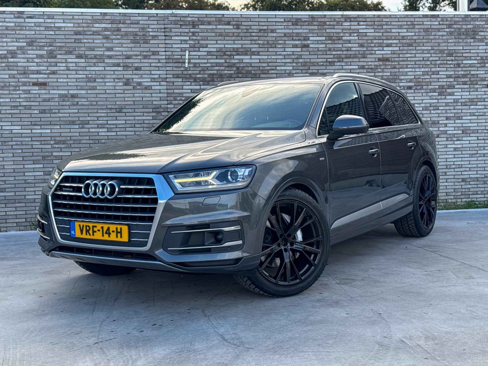 Audi Q7 3.0 TDI * GRIJS KENTEKEN * TREKHAAK *, Auto's, Gebruikt, 2117 kg, Leder, Bedrijf