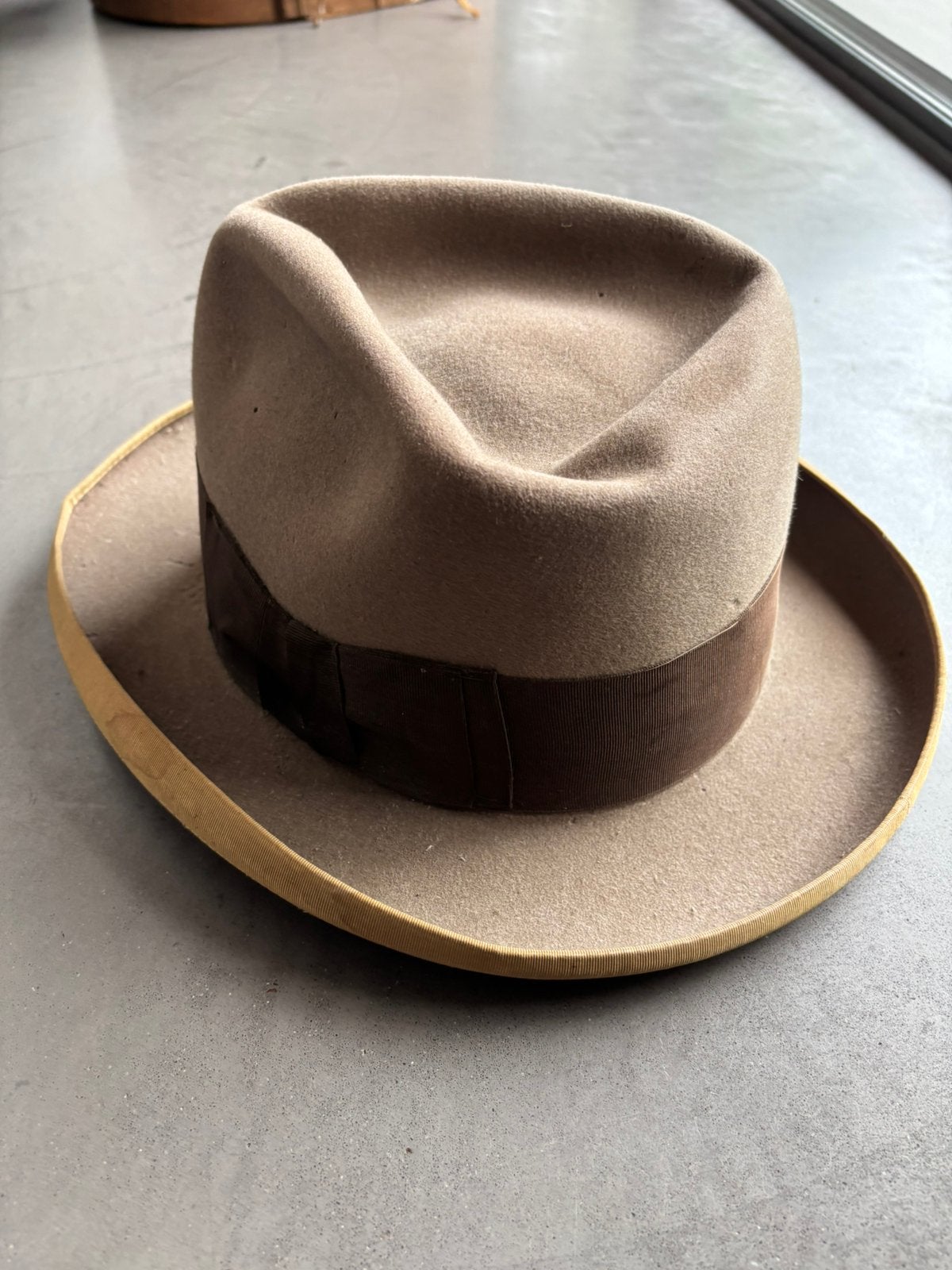 Vintage Hoed - Stijlvolle Fedora in Beige/Bruin, Ophalen, Gedragen, Hoed
