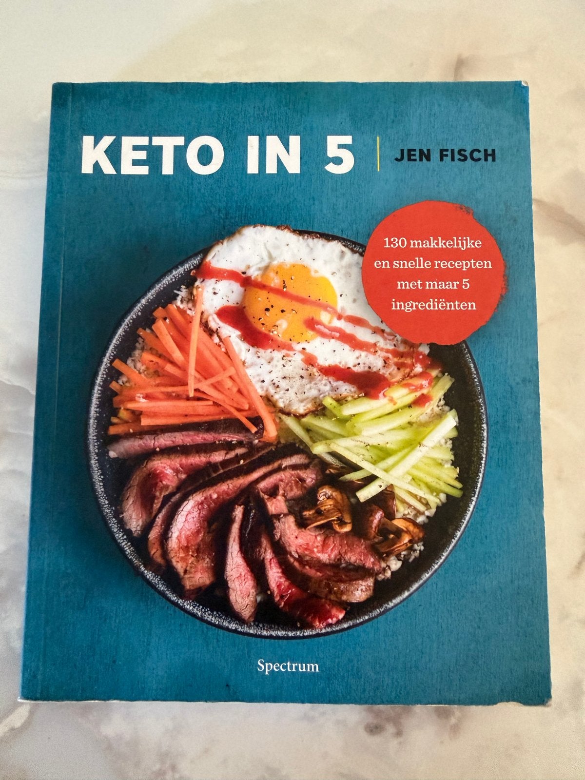 Keto in 5 - Jen Fisch (Kookboek), Boeken, Ophalen of Verzenden, Gelezen, Hoofdgerechten, Gezond koken