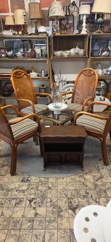 Vintage rotan eetkamerstoelen met gestreepte kussens, Ophalen