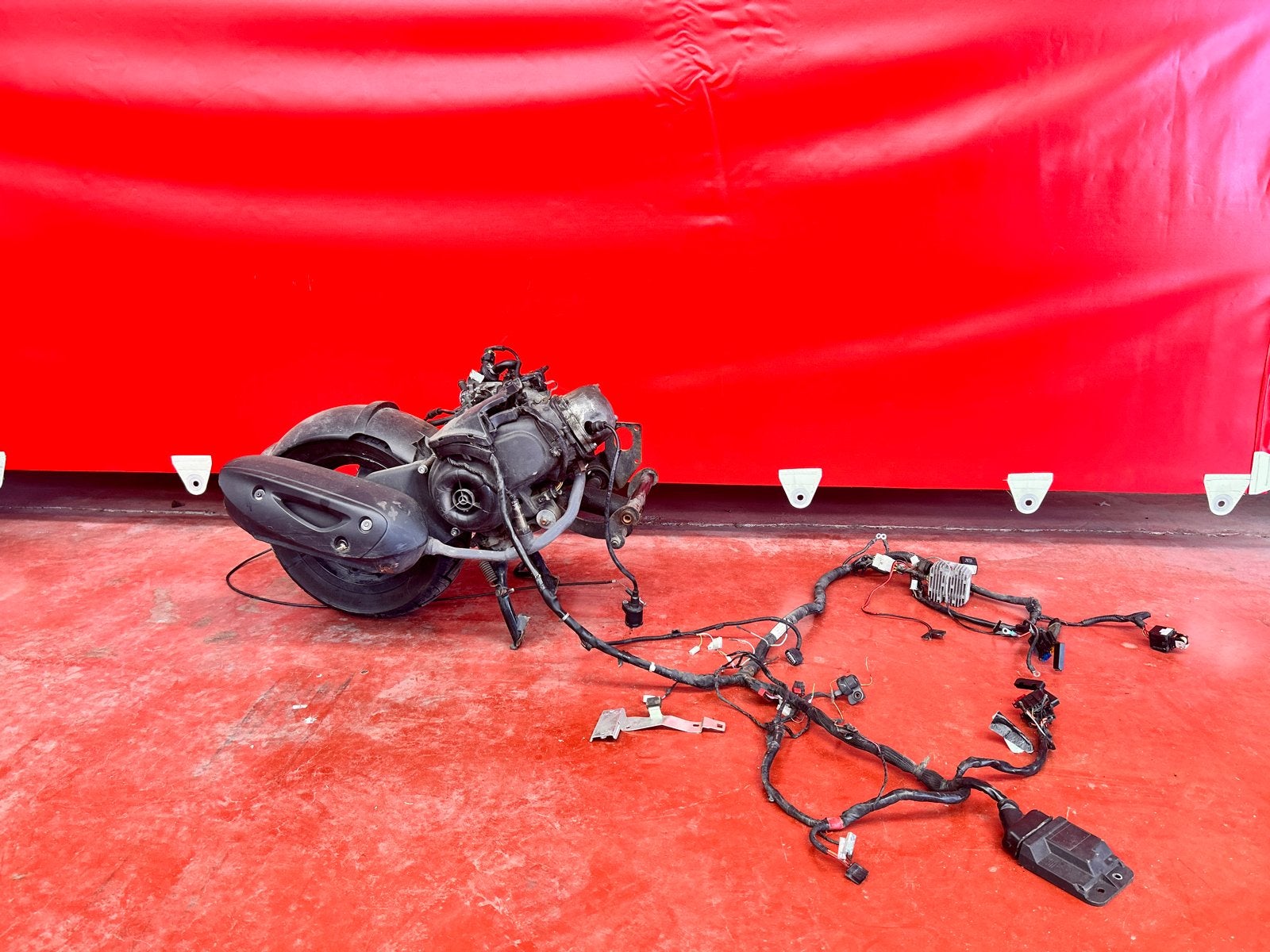 Piaggio Zip 4-takt motorblok met kabelboom - 10000 km, Fietsen en Brommers, Brommeronderdelen | Scooters, Ophalen of Verzenden
