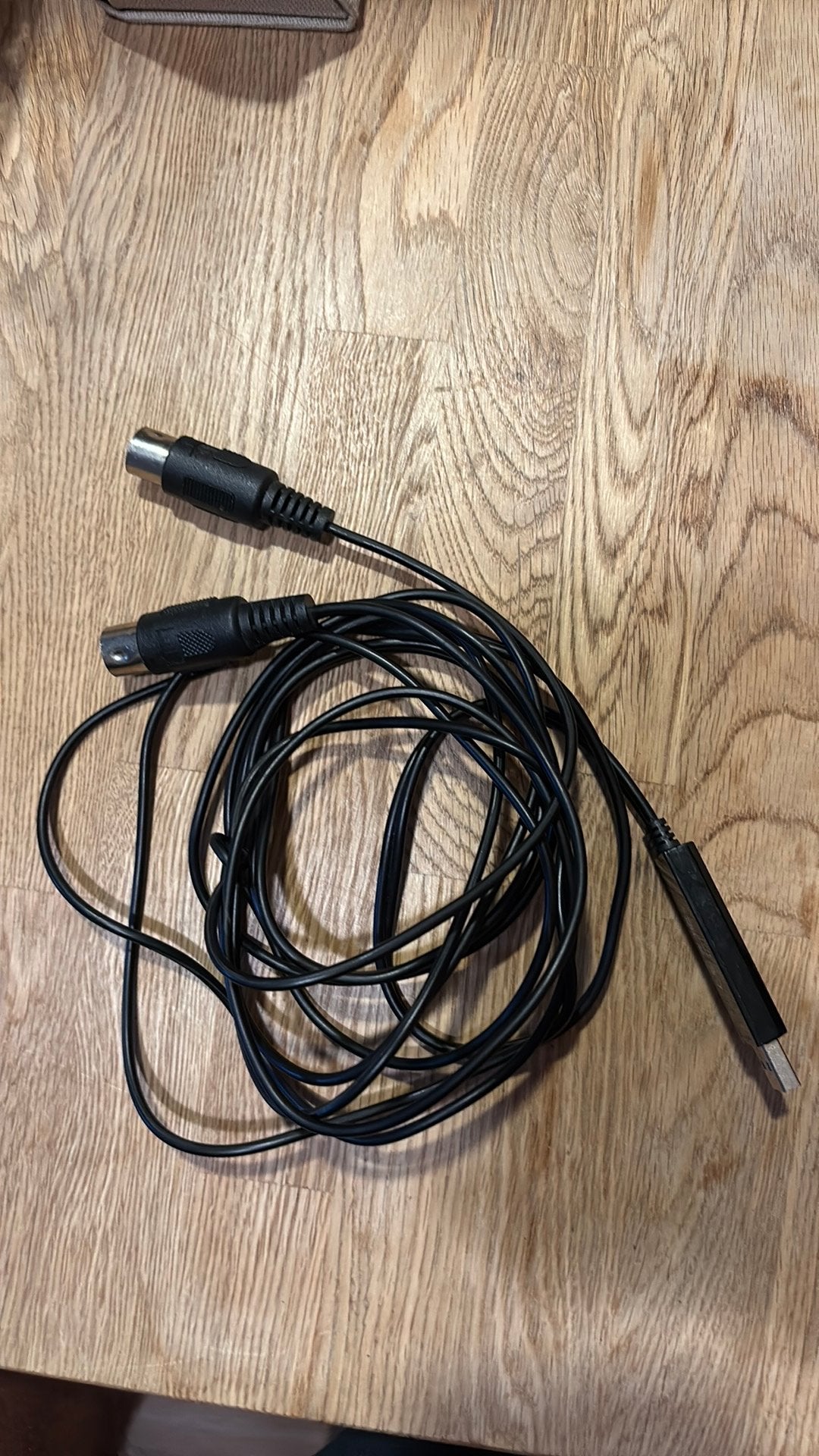 Midi interface usb, Muziek en Instrumenten, Midi-apparatuur, Ophalen of Verzenden, Zo goed als nieuw