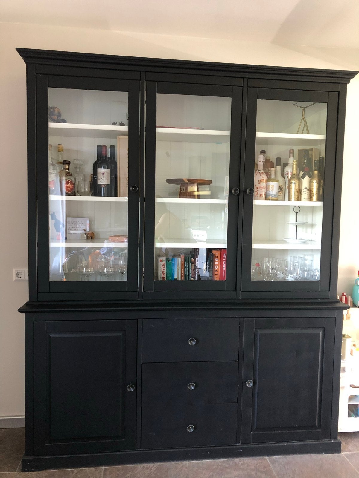 Zwarte dressoir met vitrinekast / buffetkast, Ophalen, Gebruikt, 200 cm of meer, 150 tot 200 cm