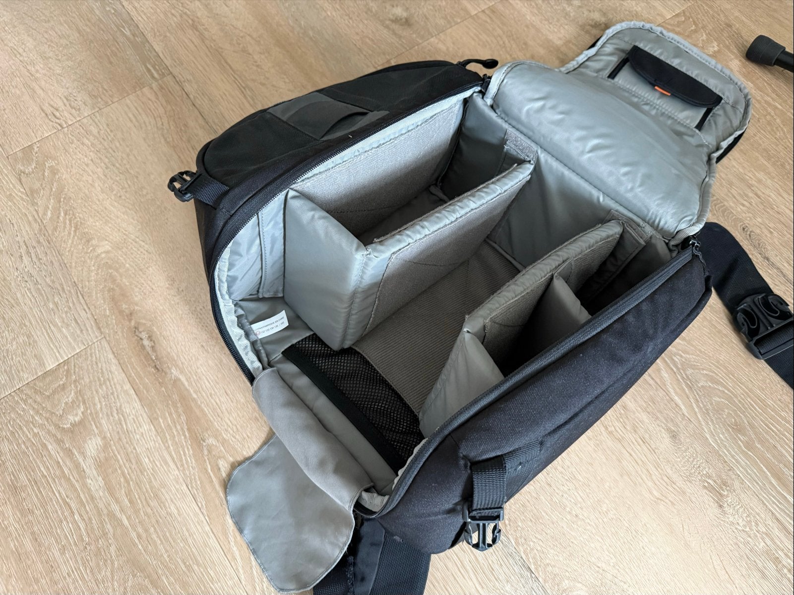 Lowepro Slingshot 300 AW Cameratas - Zwart, Slingtas, Gevoerd, Ophalen of Verzenden, Zwart