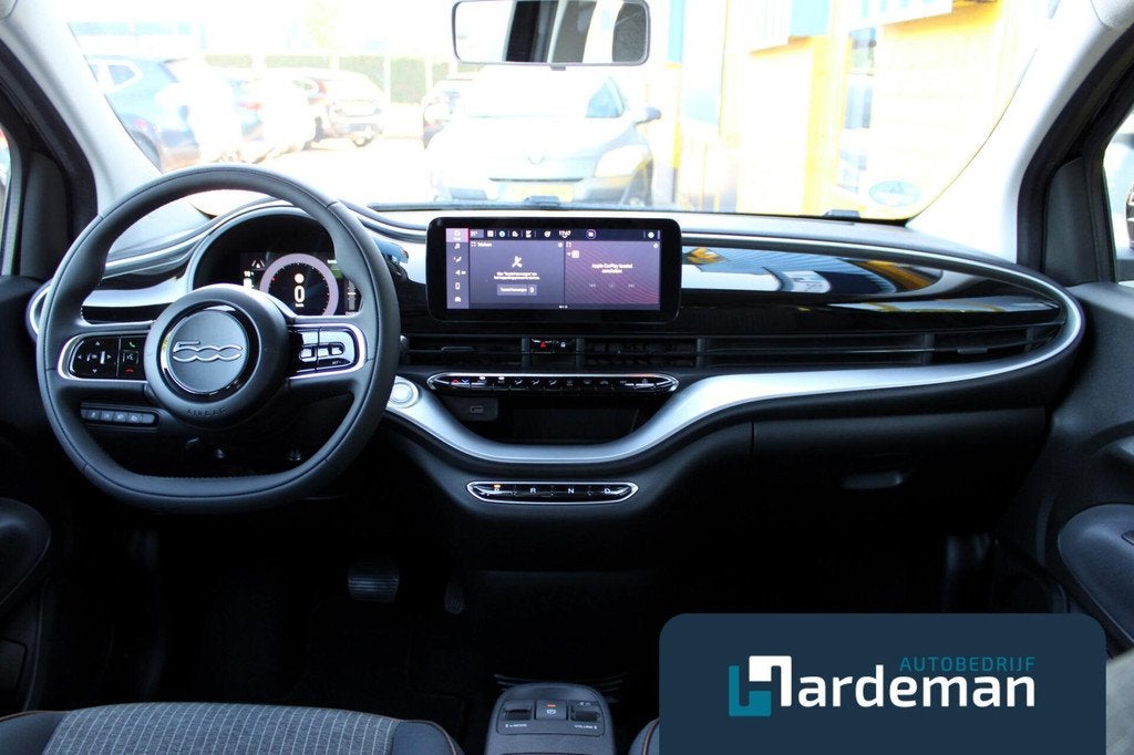 Fiat 500 42 kWh Carplay Navi SOH 98.3%, Stof, 118 pk, Met garantie (alle), 4 stoelen