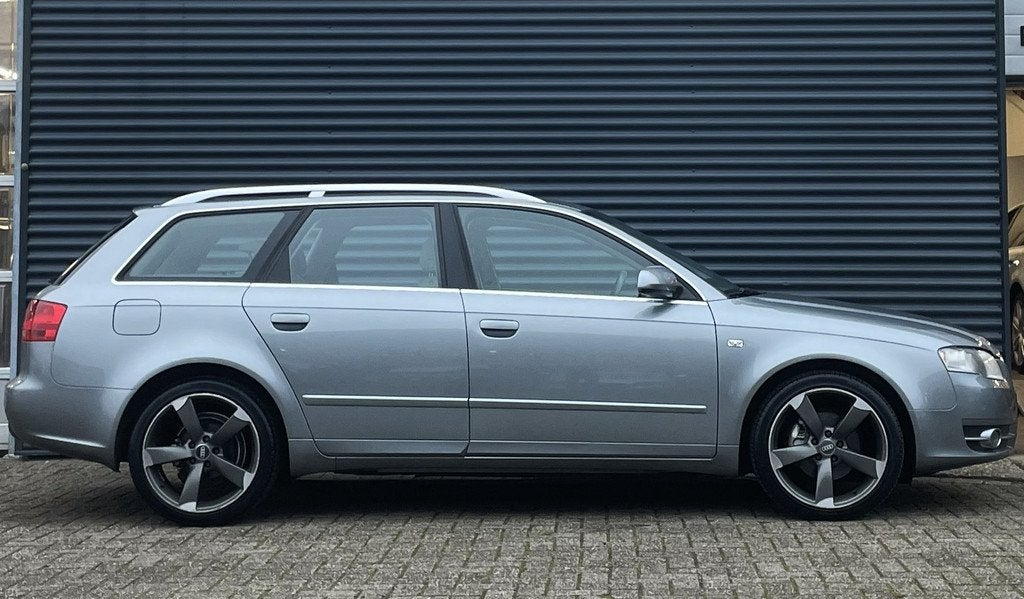 Audi A4 2.0 131PK AVANT Automaat, Auto's, Audi, Gebruikt, 4 cilinders, 1984 cc, A4