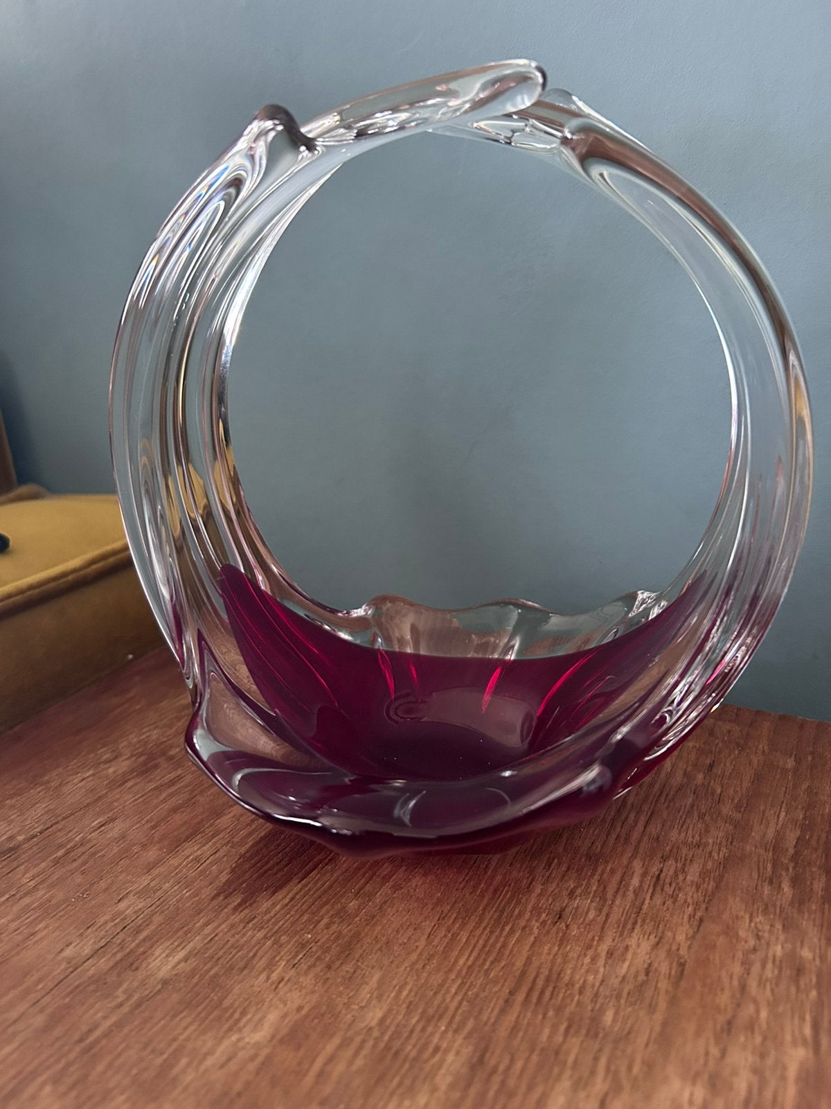 Prachtige zware glazen design schaal / vaas rood helder glas, Ophalen of Verzenden
