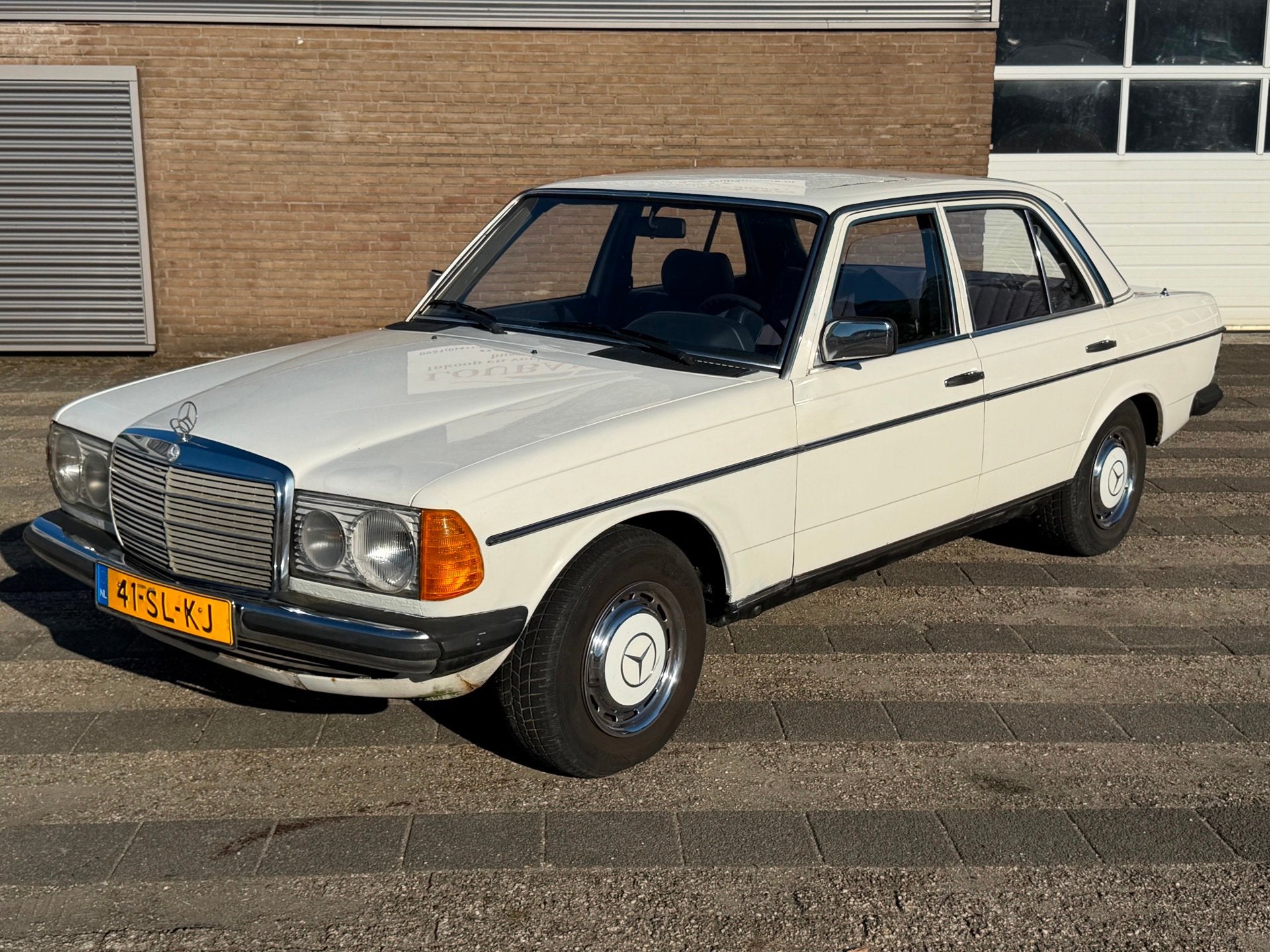 Mercedes-Benz 200 W123 1981 Benzine 2 jaar apk, Auto's, 1360 kg, Gebruikt, 4 cilinders, Wit