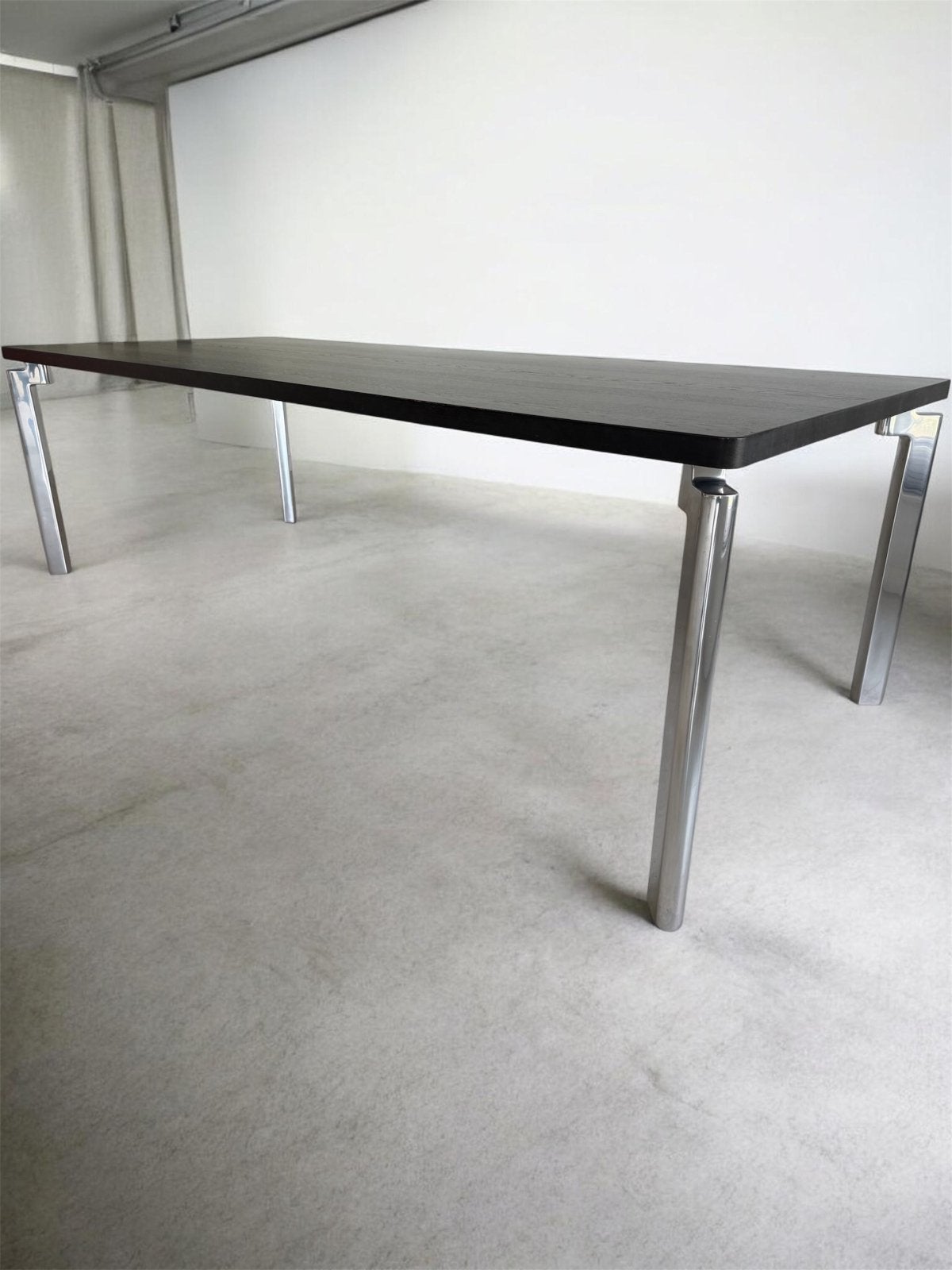 Leolux Niobe eettafel 240 cm, 100 tot 150 cm, 200 cm of meer, Ophalen of Verzenden, Zo goed als nieuw