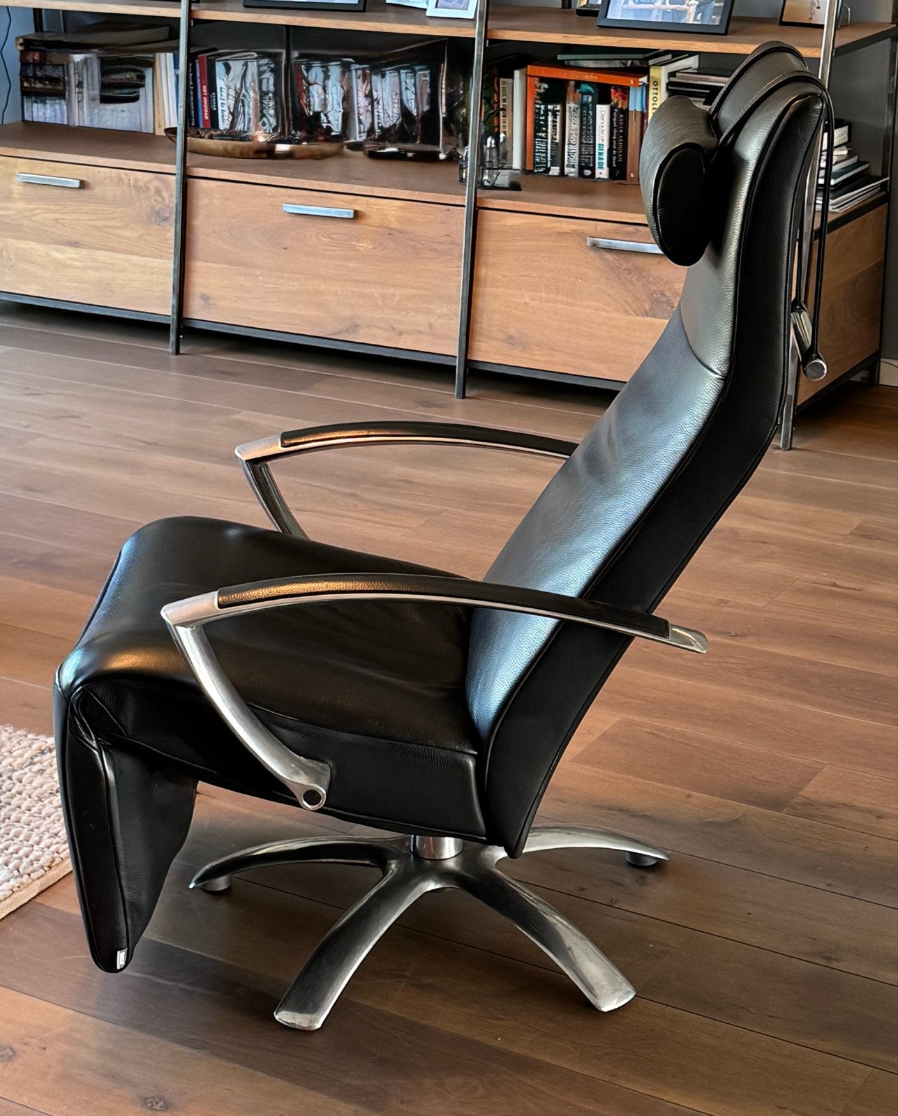 Relaxfauteuil (Jori Brainbuilder)met Verstelbare Rugleuning, Ophalen, Zwart, Leer, Zo goed als nieuw