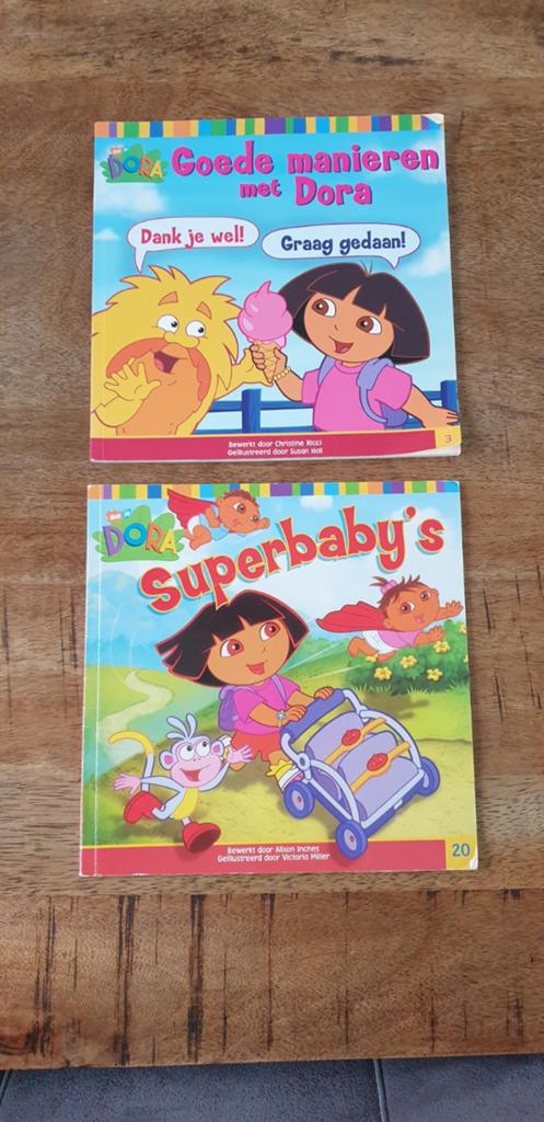 Twee Leuke Dora boeken: Goede manieren en Superbaby's, Boeken, Ophalen of Verzenden, Zo goed als nieuw, Christine Ricci, Fictie algemeen