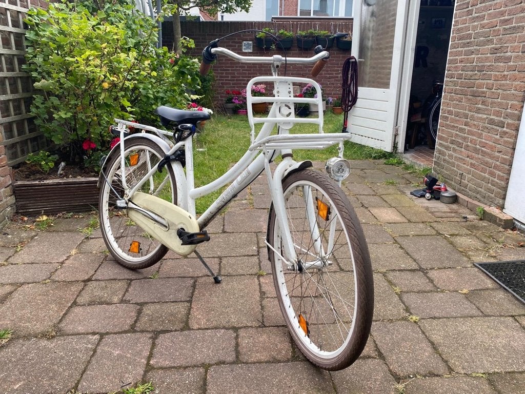 Witte meisjes fiets 26 inch met voordrager, Terugtraprem, Gebruikt, Versnellingen, Cortina