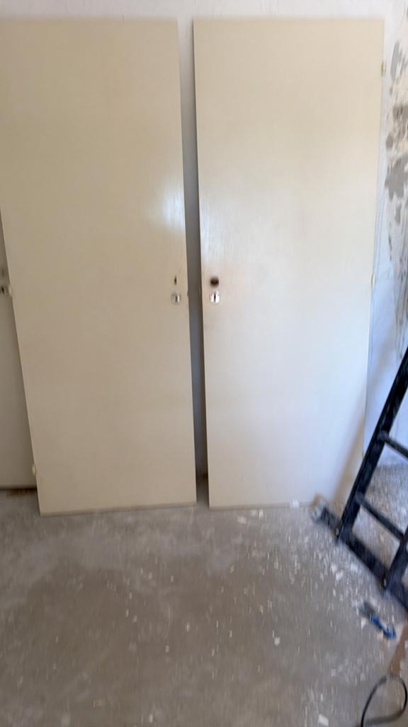 Set van binnendeuren, crème wit, met beslag, Doe-het-zelf en Verbouw, Deuren en Horren, Gebruikt, Binnendeur, 200 tot 215 cm, 80 tot 100 cm