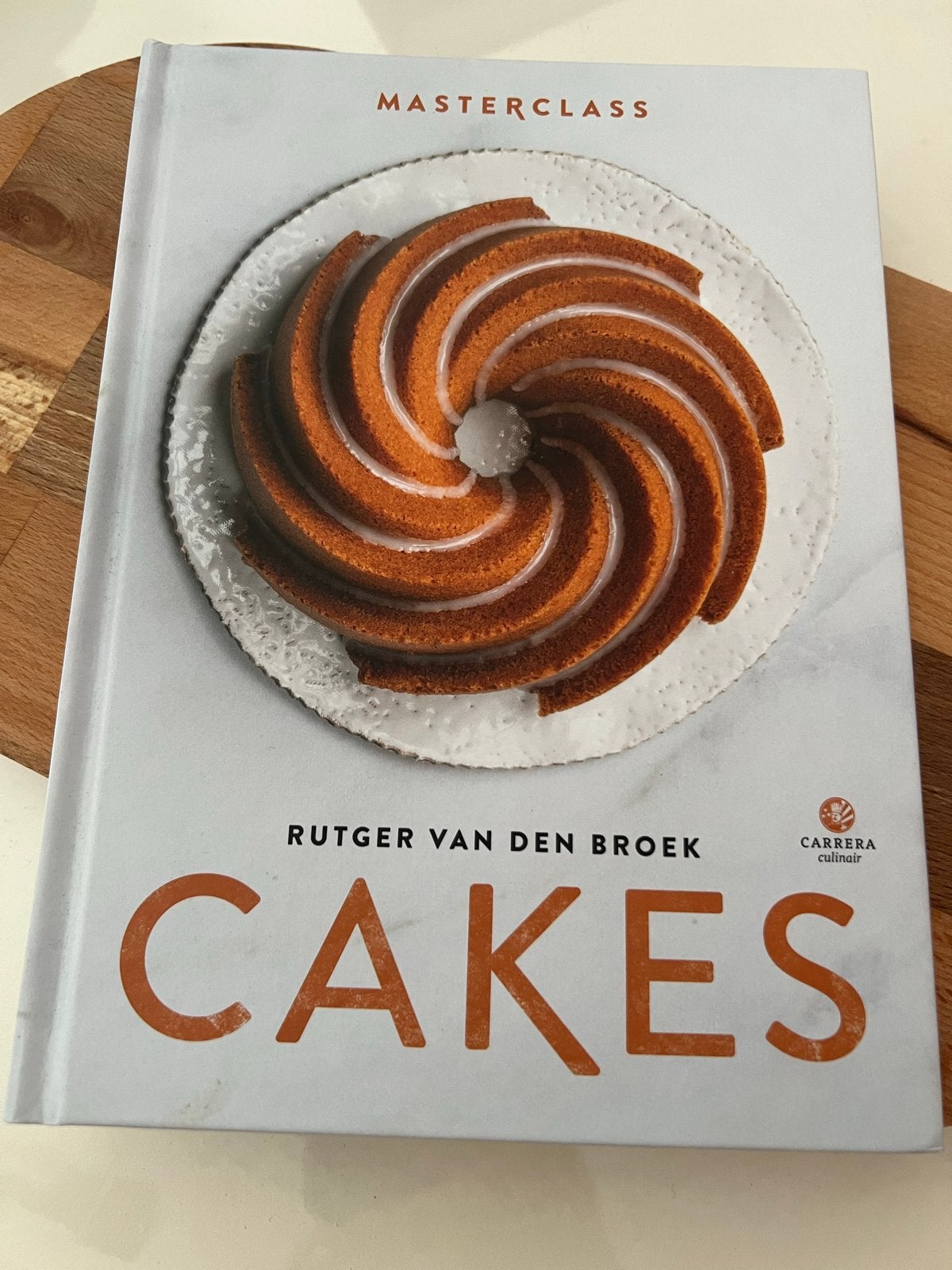 Masterclass Cakes - Rutger van den Broek Bakboek, Ophalen of Verzenden, Zo goed als nieuw, Overige gebieden, Taart, Gebak en Desserts