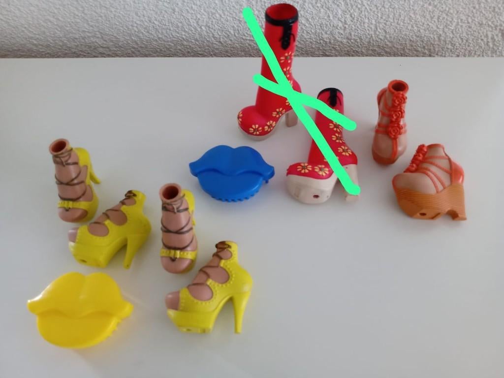 BRATZ Study Abroad Schoenen voor Yasmin en Raya, Ophalen of Verzenden, Gebruikt, Kleertjes