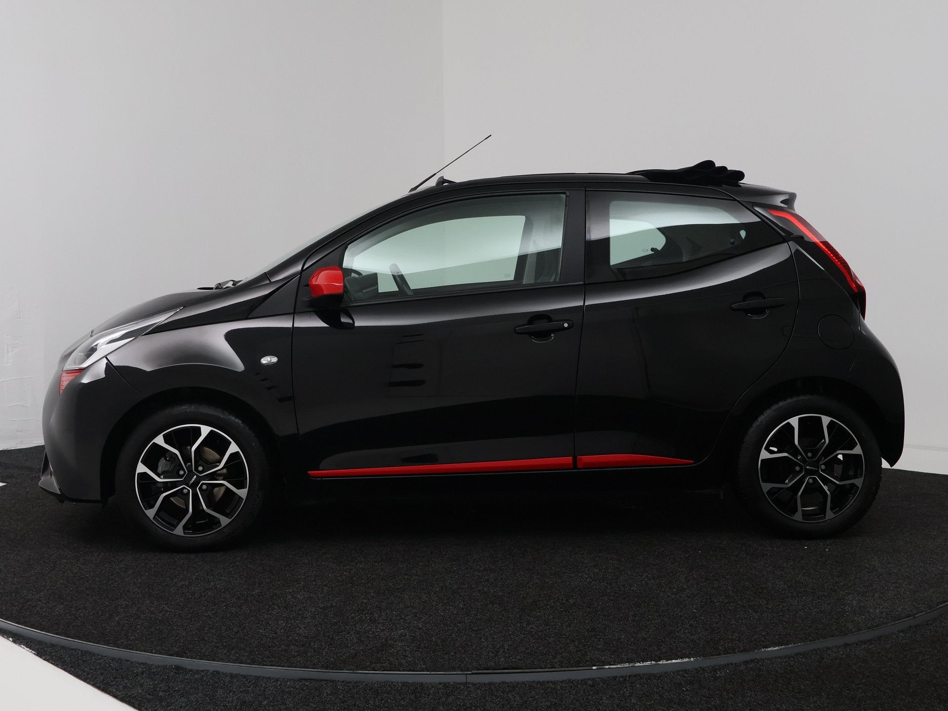Toyota Aygo 1.0 VVT-i x-play | Cabriodak | Camera | Carplay, Voorwielaandrijving, Stof, Gebruikt, Euro 6
