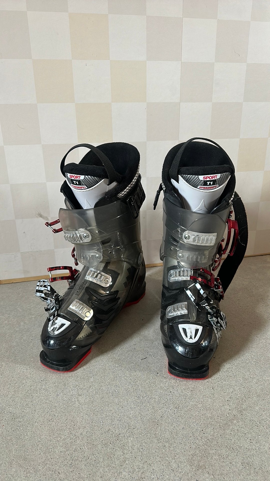 Atomic Skischoenen maat 44, Sport en Fitness, Skiën en Langlaufen, Ophalen of Verzenden, Zo goed als nieuw, 160 tot 180 cm, Schoenen