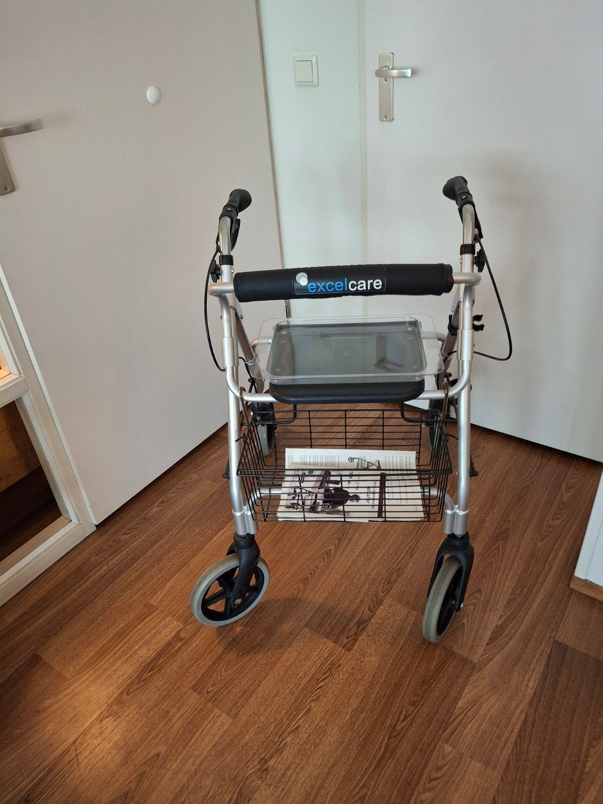 Rollator 1 rode 1 zilverkleurige Bieden vanaf €35.00 per st., Ophalen
