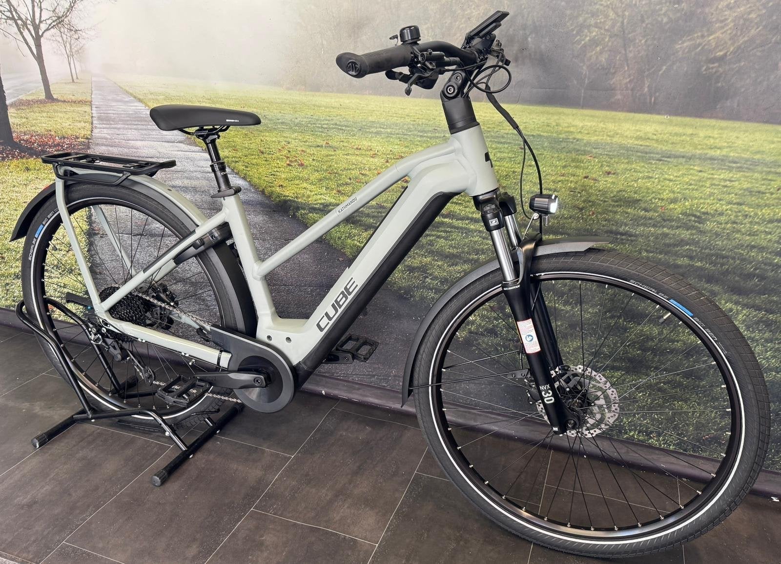Foto 2 van Cube Kathmandu - Bosch CX 85NM - 750WH Accu - Premium E-Bike