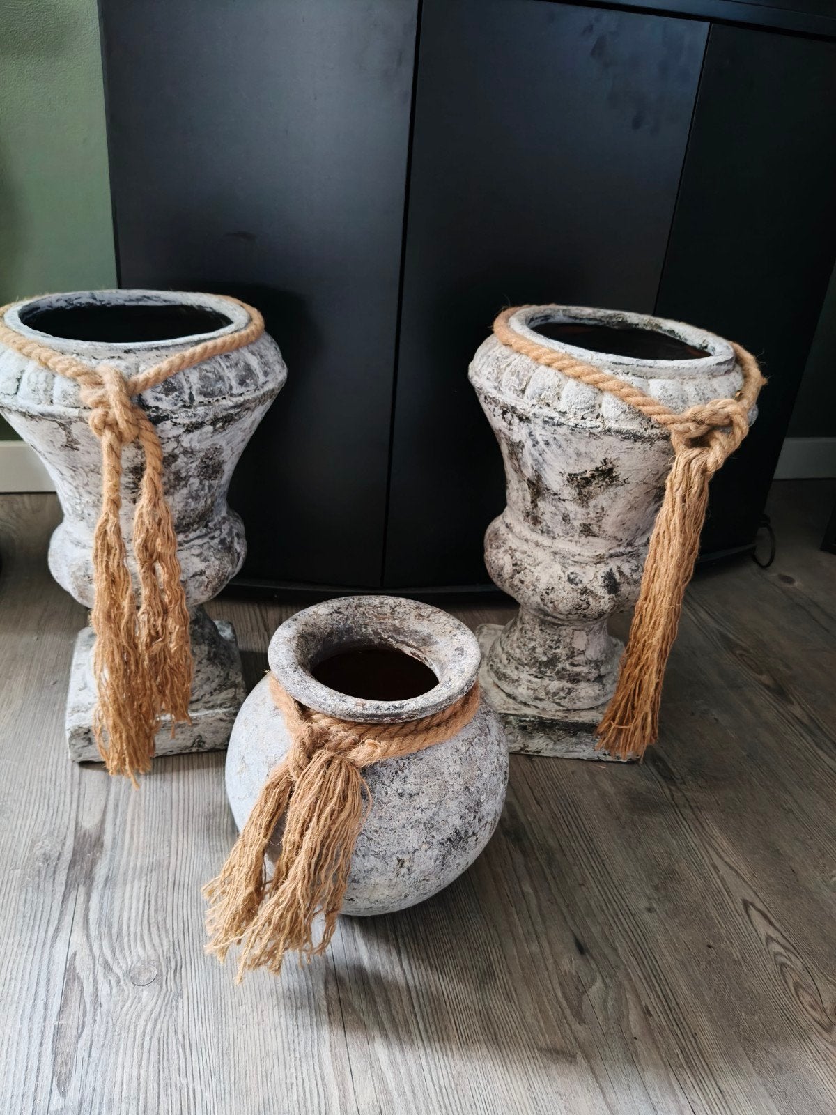 te koop Franse vazen en een pot, Ophalen