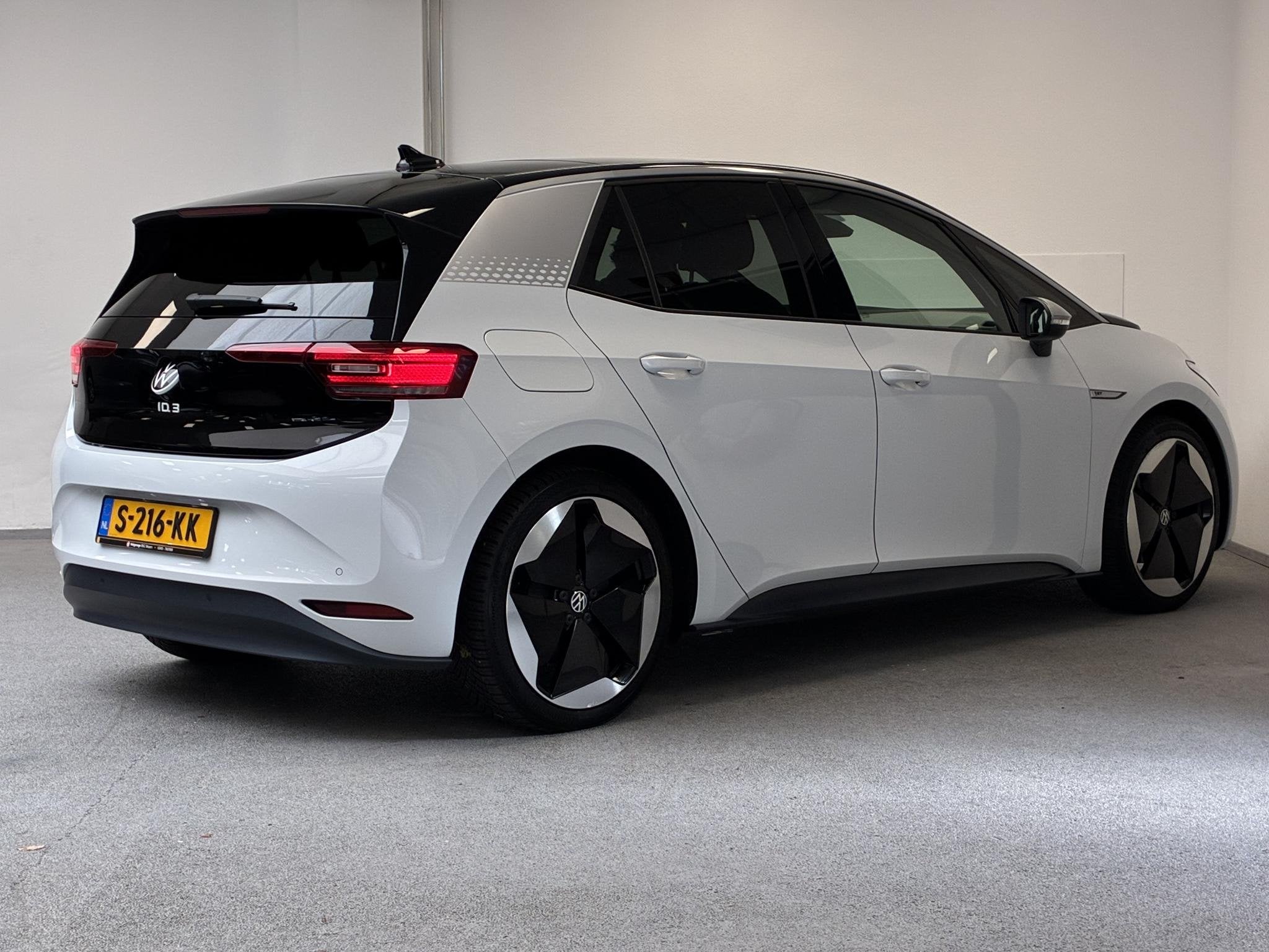 Volkswagen ID.3 First Plus 58 kWh | PANO | CAMERA | 93% SOH, Auto's, Gebruikt, 375 min, ID.3, Wit