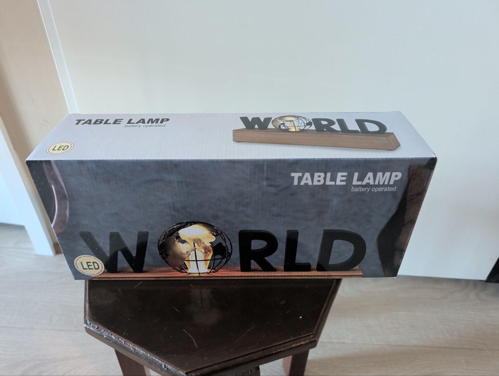 Nieuwe LED Tafellamp 'WORLD' - Batterijgevoed, Ophalen, Nieuw, Sfeerlamp, LED verlichting