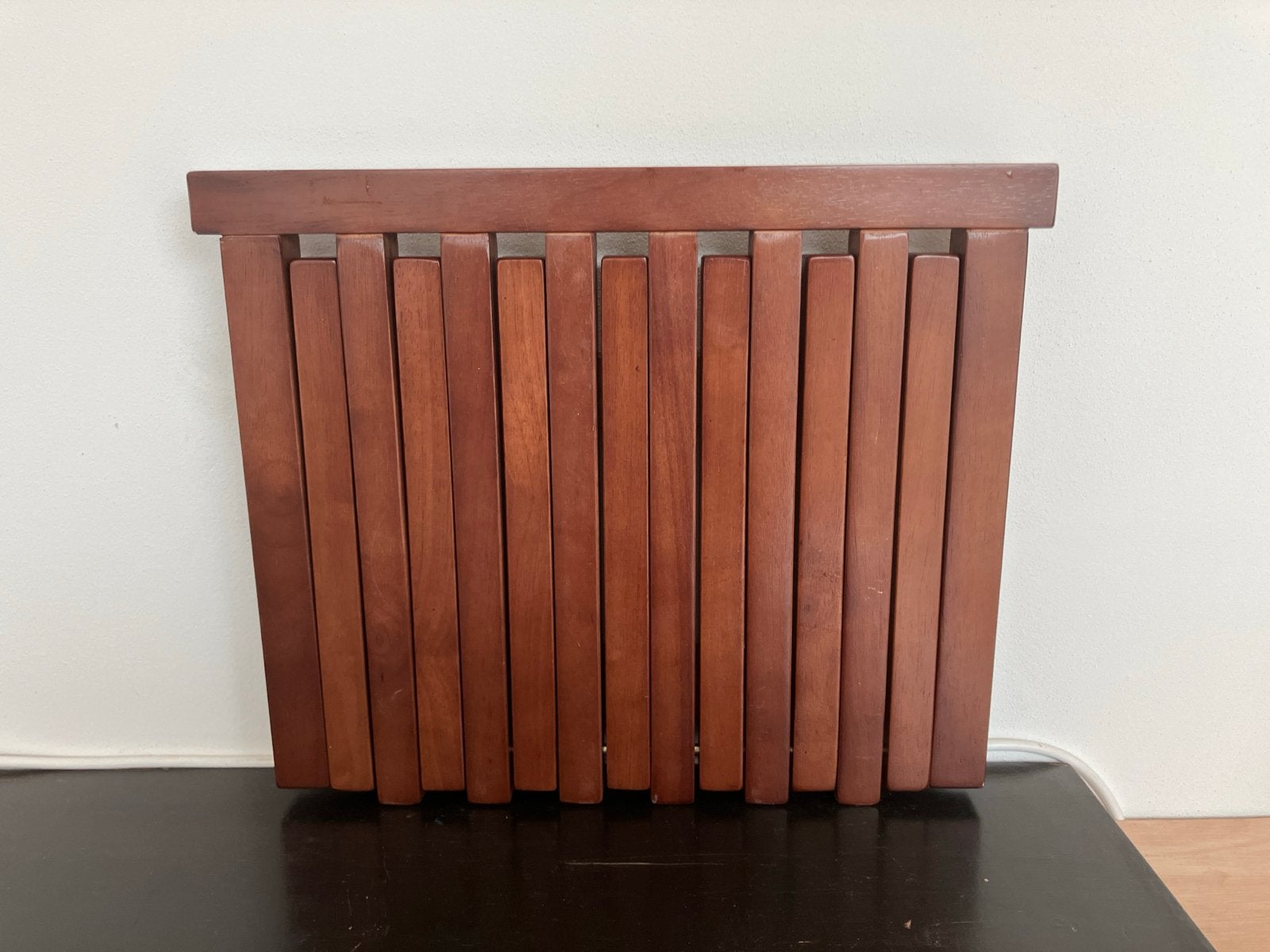 Opvouwbare houten stoel - wandmontage, Ophalen, Bruin, Zo goed als nieuw, Eén