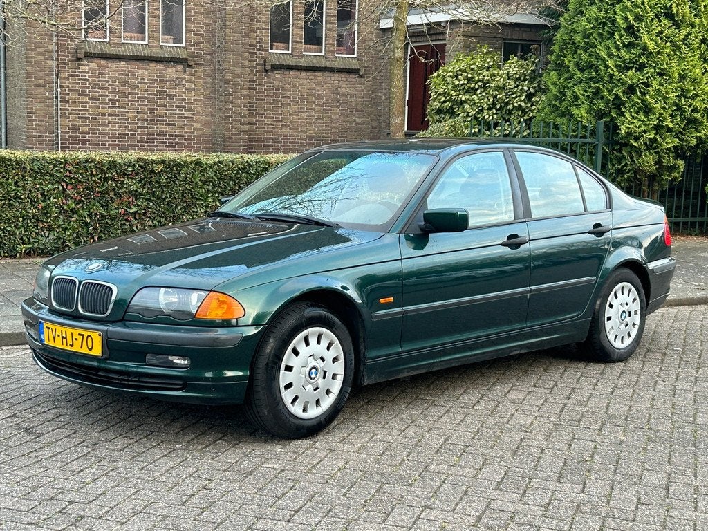 BMW 3-serie 318i automaat! trekhaak! cruise control! NAP! yo, Auto's, BMW, Gebruikt, 4 cilinders, Bedrijf, Sedan
