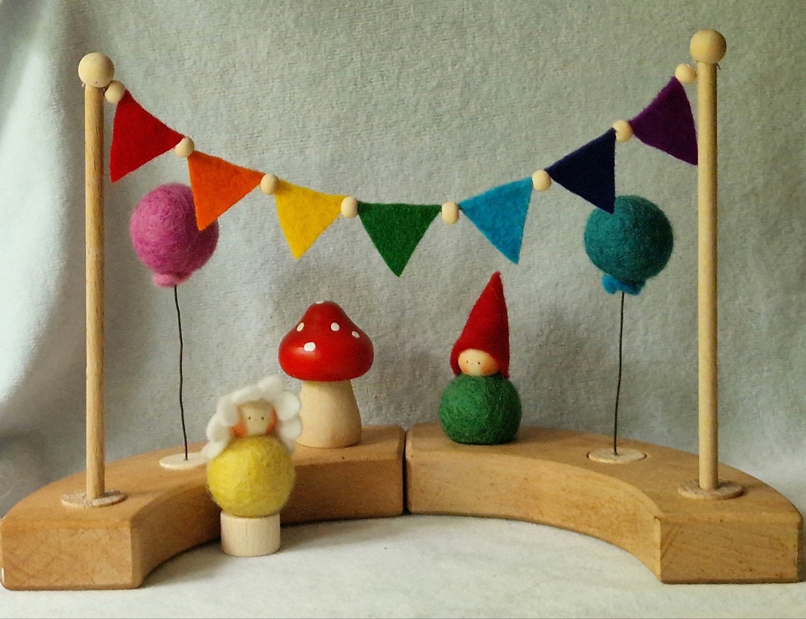Jaarring vlaggen slinger regenboog vlaggenlijn Vrije School, Verzenden, Nieuw, Figuurtje(s), Wolvilt