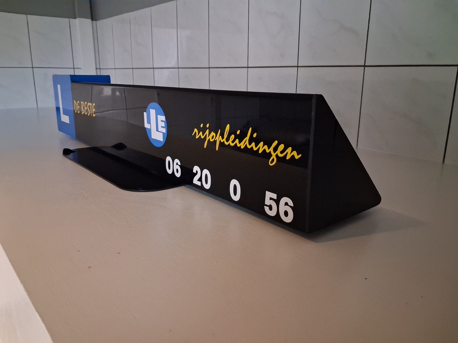 Groot net dakbord lesauto 90 cm met magneetbevestiging, Auto diversen, Auto-accessoires, Gebruikt, Ophalen