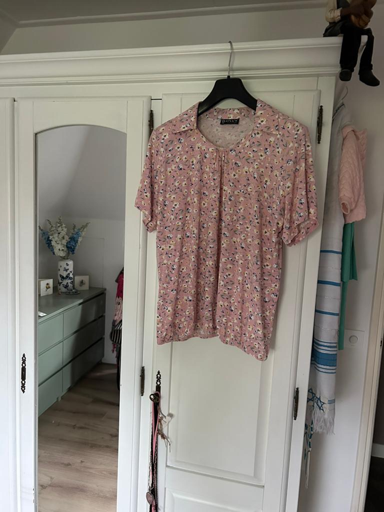 Roze bloemenprint shirt - Ilona's Collection, Kleding | Dames, Maat 42/44 (L), Nieuw, Ophalen of Verzenden, Korte mouw