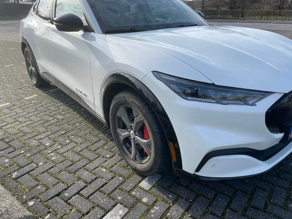 Ford Mustang 98kWh 338pk 2021 prijs inclusief btw, Auto's, Automaat, USB, 750 kg, 110 €/maand
