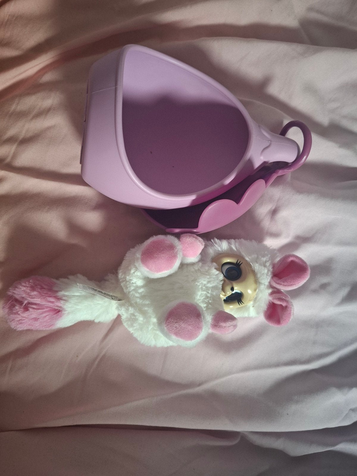 Schattige Furby-achtige knuffel in paarse bloem, Overige merken, Overige karakters, Overige typen, Ophalen of Verzenden