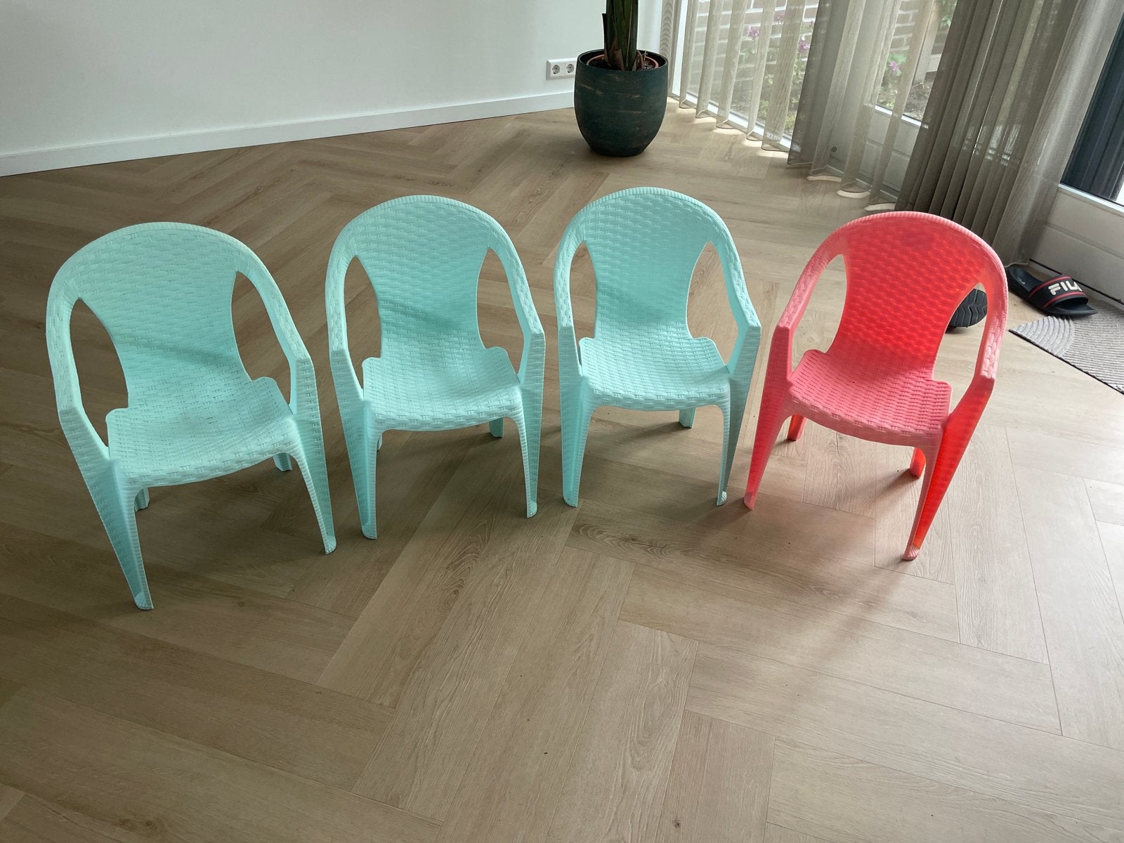 Set van 4 kinderstoeltjes (3x mintgroen, 1x roze), Ophalen of Verzenden, Zo goed als nieuw, Stoel(en)