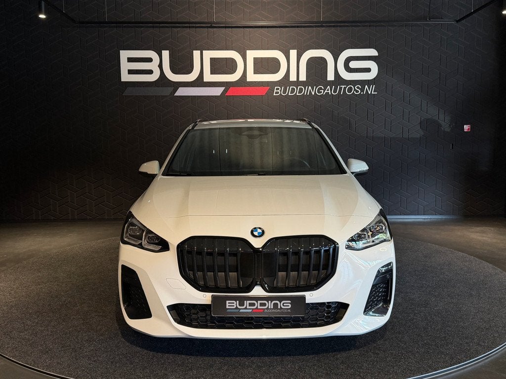 BMW 2 Serie Active Tourer 218i | M-sport | Head-up | 360 Cam, 136 pk, Gebruikt, Zwart, Wit