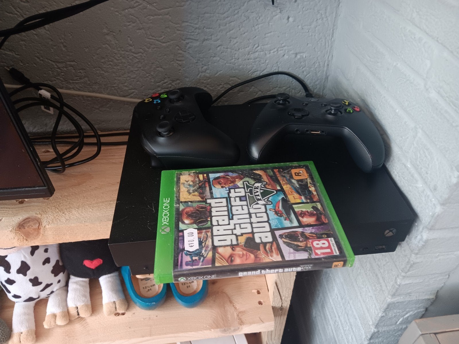 Xbox one X 1TB met 2 controllers en gta 5, Spelcomputers en Games, Spelcomputers | Xbox One, Met games, Met 2 controllers, Ophalen of Verzenden