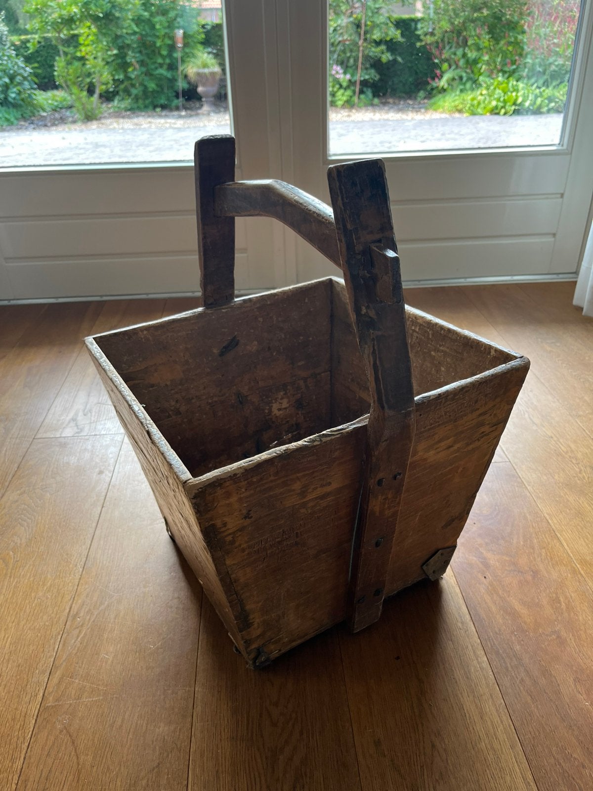 Oude antieke draagbak, Ophalen, Met handvat, Gebruikt, Lectuurbak