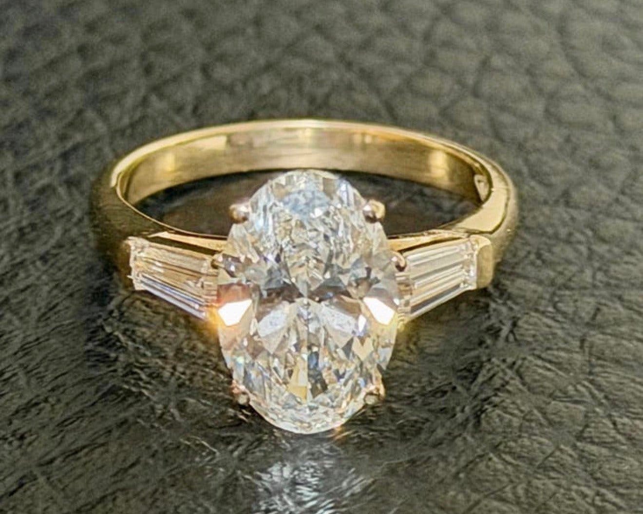 Nieuwe gouden ring met VS2 diamant 4 karaat met certificaat!, Nieuw, Ophalen of Verzenden, 17 tot 18, Met edelsteen
