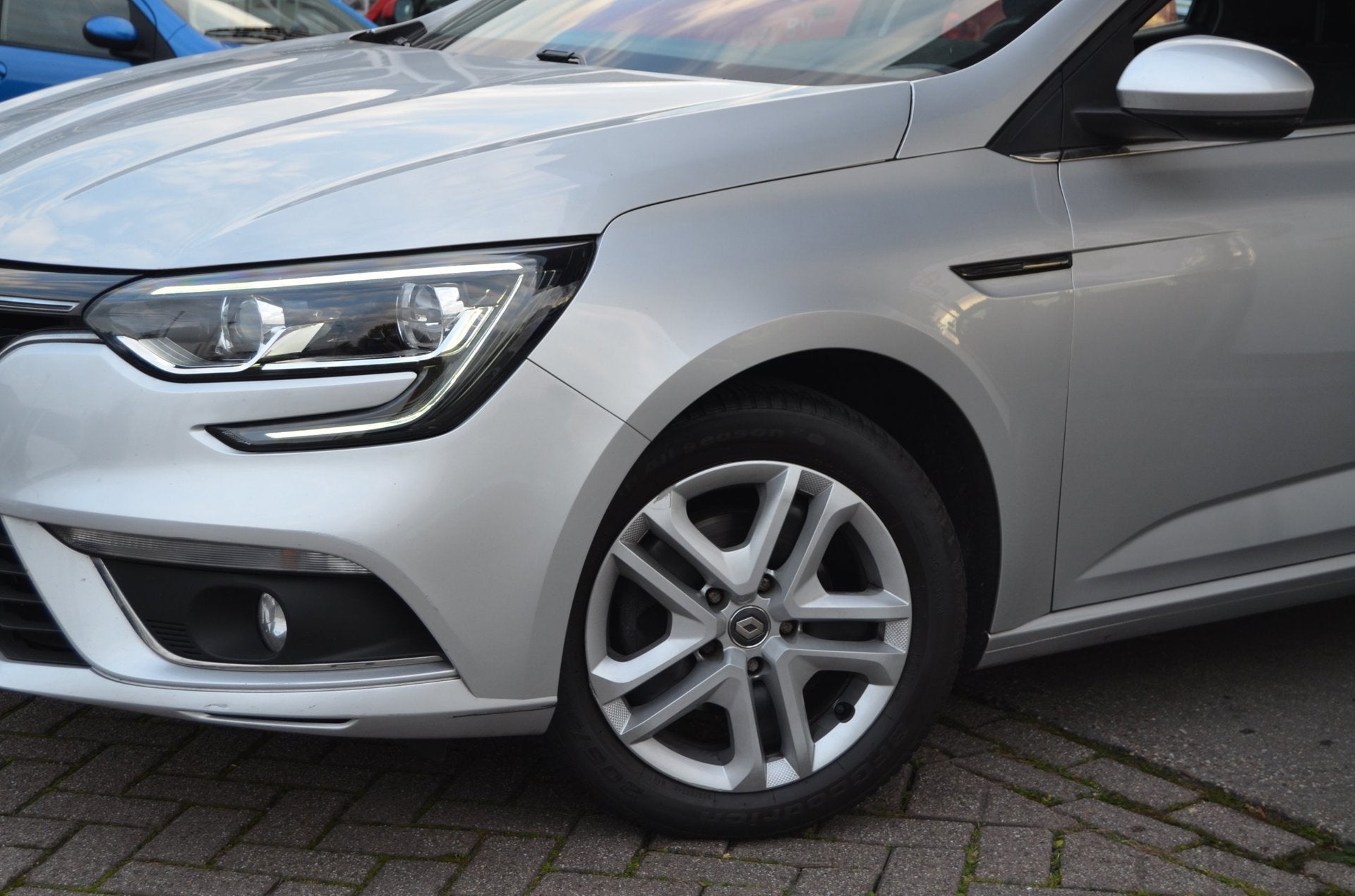 Renault Mégane 1.3 TCe Zen|116PK!|CLIMA|NAVI|CRUISE, Auto's, Voorwielaandrijving, Dealer onderhouden, Gebruikt, Euro 6