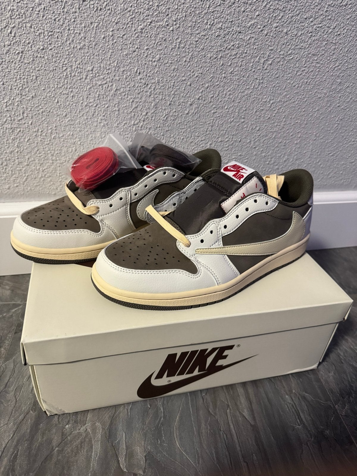 Nike x Travis Scott, Ophalen of Verzenden, Nieuw, Bruin, Sneakers of Gympen