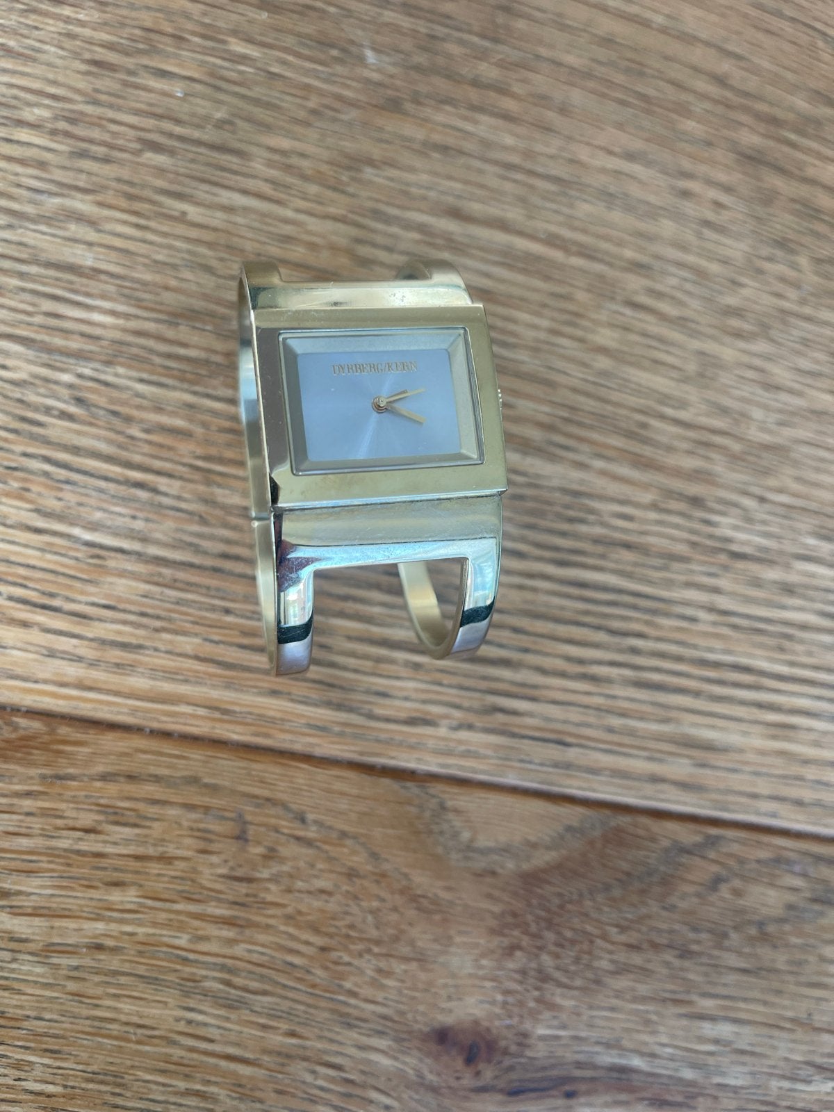 Stijlvol goudkleurig polshorloge van DKNY, Sieraden, Tassen en Uiterlijk, Horloges | Dames, Staal, DKNY, Polshorloge, Ophalen of Verzenden